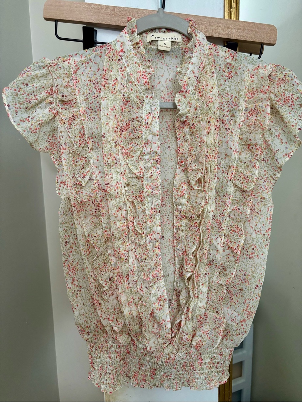Ditsy Floral Print Ruffle Blouse
